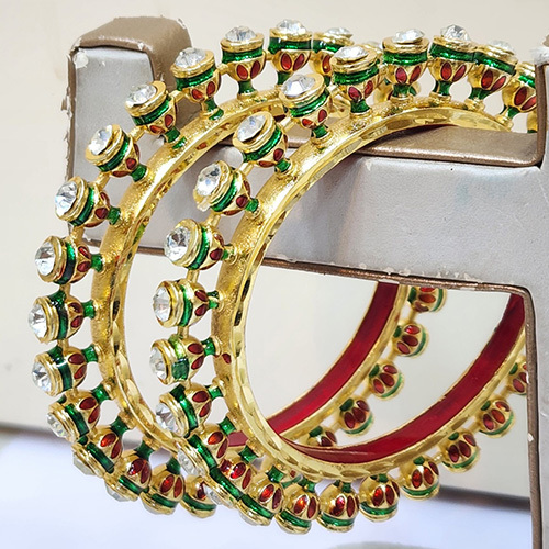 आकर्षक गोल्ड प्लेटेड स्टोन कंगन