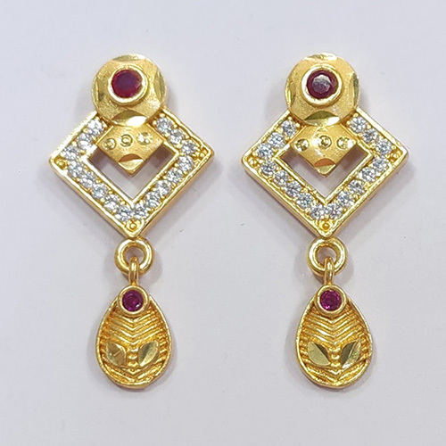 महिलाओं के फैंसी हीरे की नकली बालियाँ