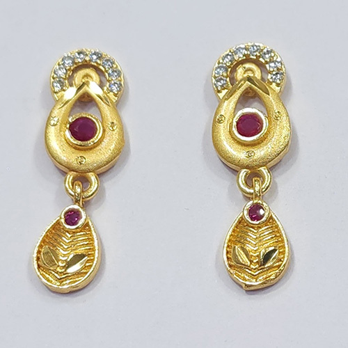 Eye Catching Design Gold Plated Earrings
