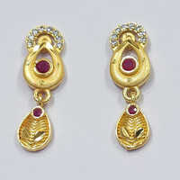 Eye Catching Design Gold Plated Earrings