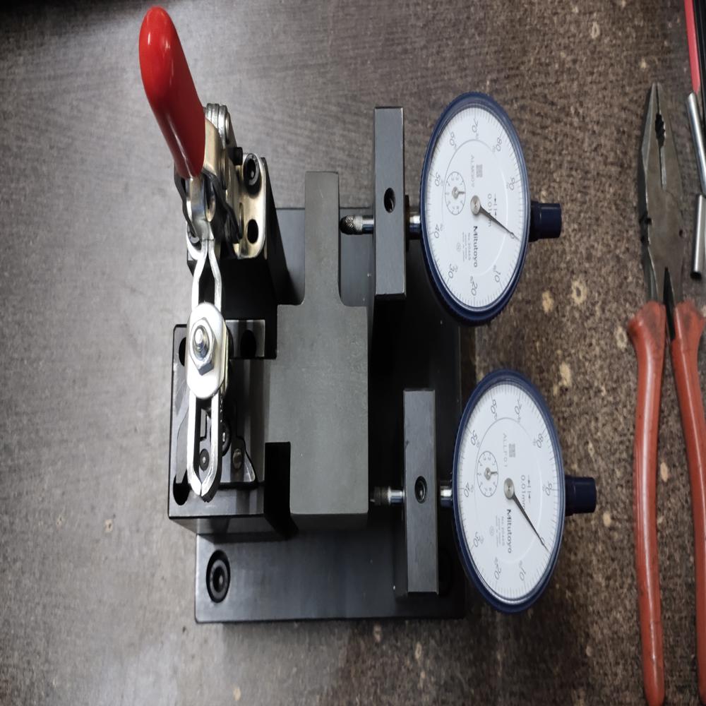 Comparator Gauge With Using Dial - Color: Silver