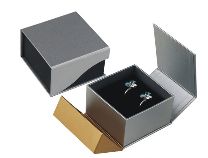 Magnetic jewelry rigid box