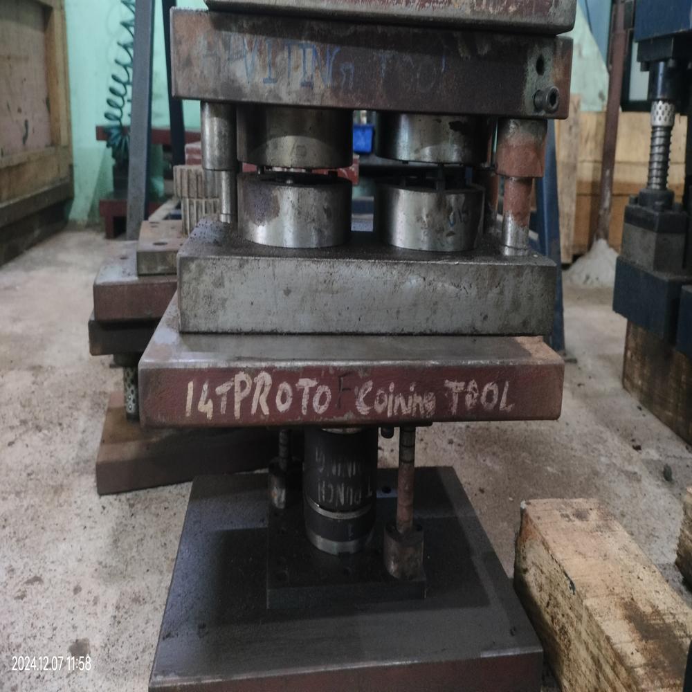 Riveting Tool - Color: Silver