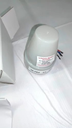 Ultra-qs-303 Pir Motion Sensor For Street Light With Surge Protector - Features: Low Power Consumption