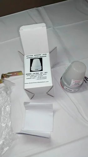 Ultra-qs-303 Pir Motion Sensor For Street Light With Surge Protector - Features: Low Power Consumption