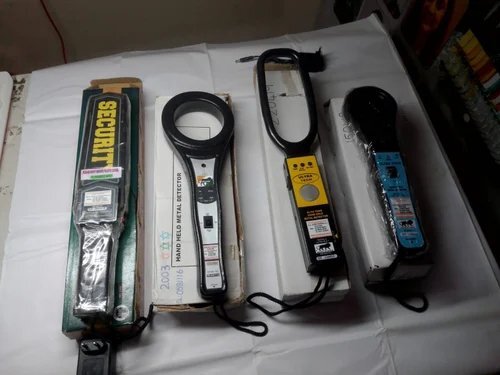 HAND HELD METAL DETECTORS