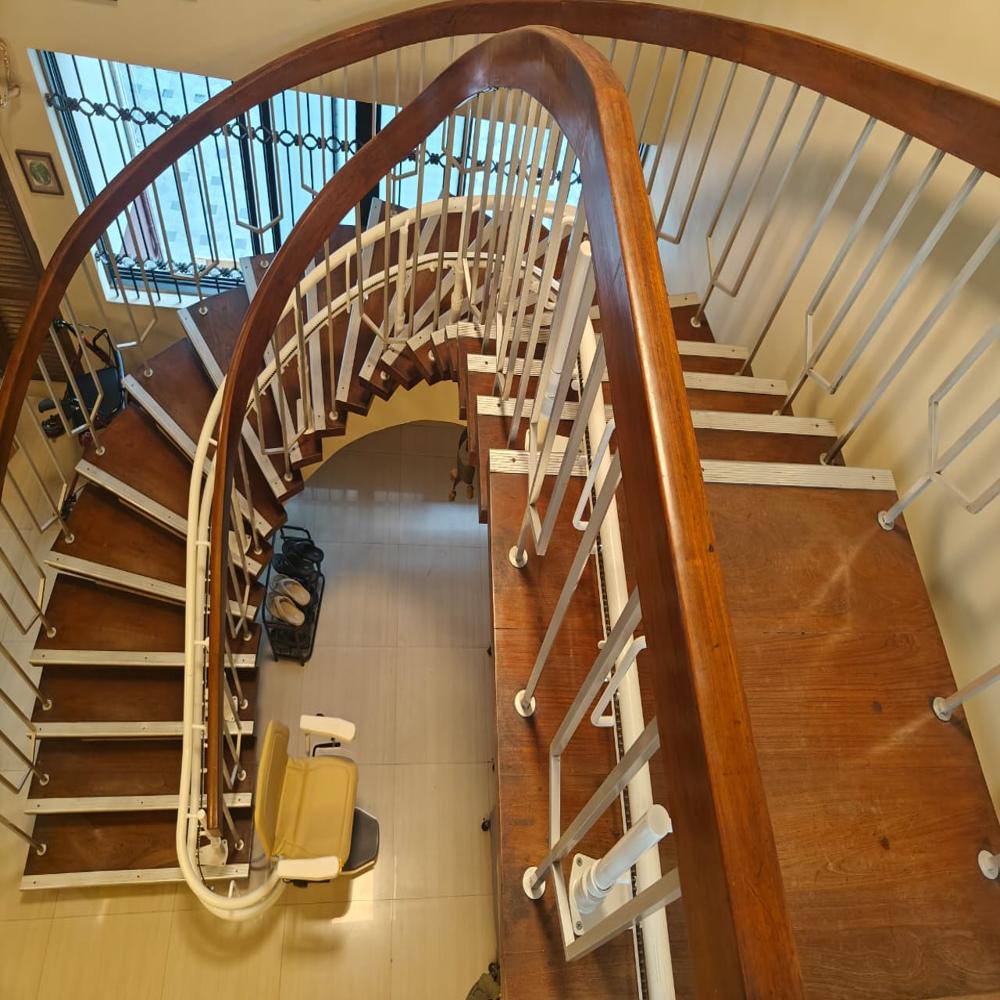 Infinity Curved Stairlift