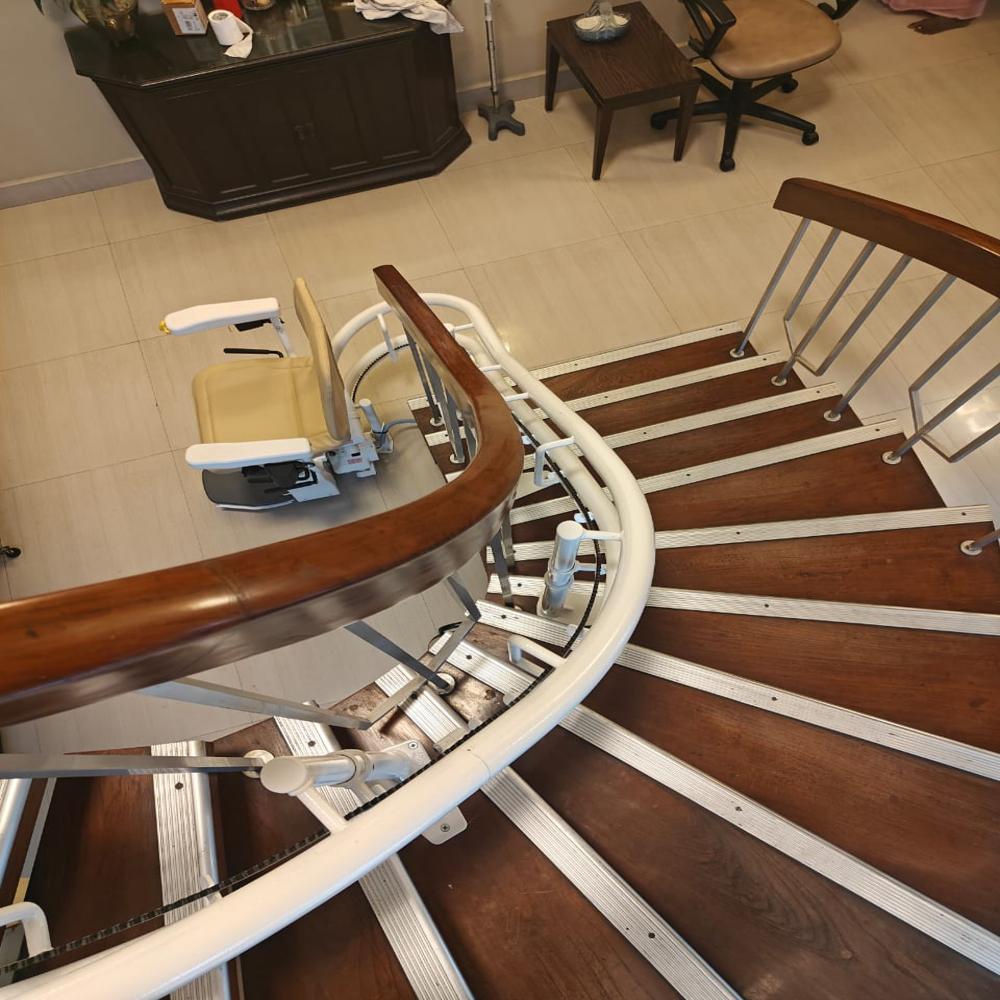 Infinity Curved Stairlift