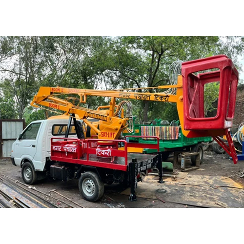 9M Sky Lift - Capacity: 250 Kg