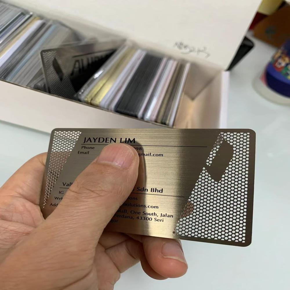 Metal Card - Color: Golden