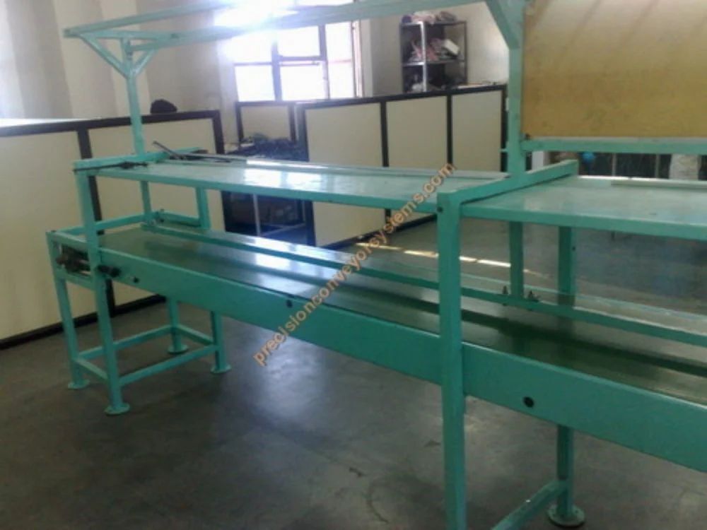 Motorised Free Flow Conveyor