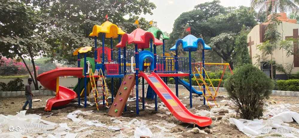 बच्चों के बाहरी खेल के मैदान के उपकरण निर्माता