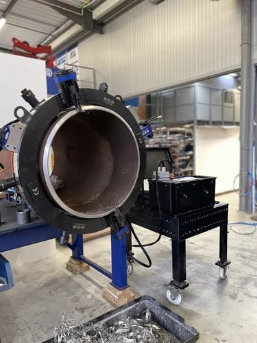 Pipe Cutting And Bevelling Machine - Color: Silver