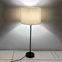 Metal Table Lamp - Color: White