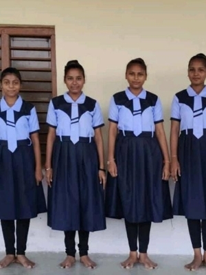 लड़कियों का स्कूल यूनिफॉर्म