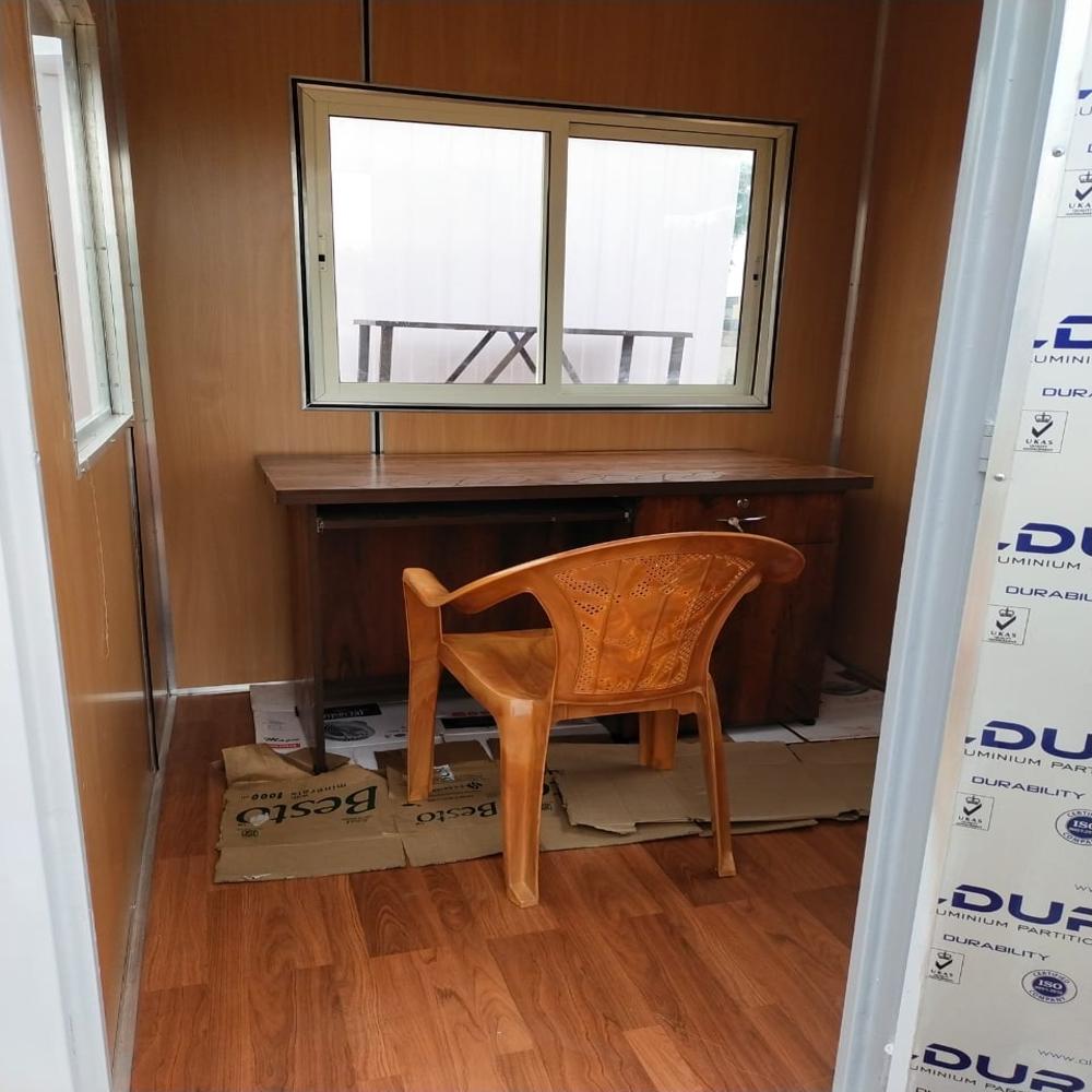 Security Guard Cabin - Color: Gray