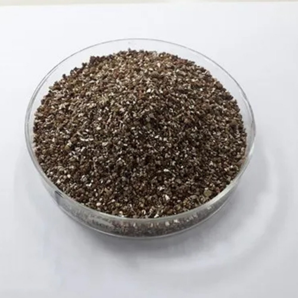 Exfoliated Vermiculite - Industrial-Grade Granules, Soluble Material for Versatile Industrial Applications, Moisture-Resistant Storage Required