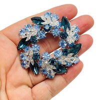 Vintage Blue Rhinestone Wreath Brooch In 18k White Gold With Lab-grown Diamonds - Diamond Clarity: Vvs1