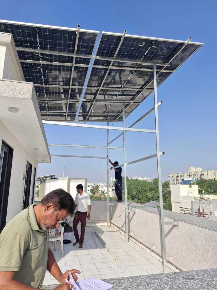 Solar Rooftop Panel System - Color: Black