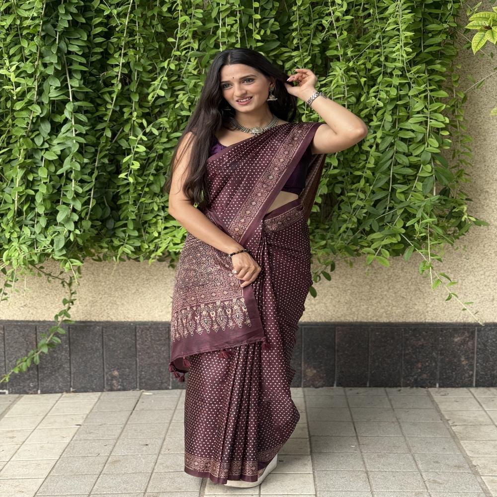 Maroon Mandala Print Saree - Fabric Type: Art Silk