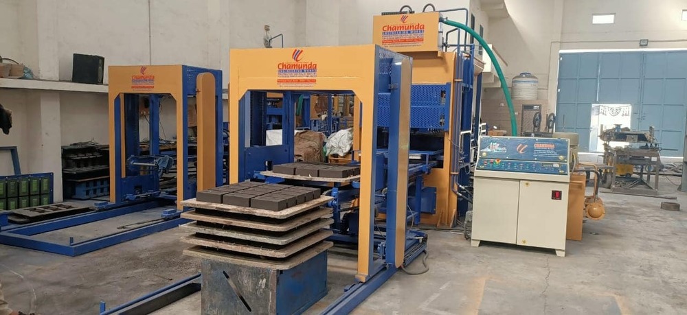 Full Automatic Paver Block Making Machinery - Capacity: 2700 Pcs/hr