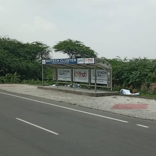 ब्रांडिंग के साथ बस शेल्टर