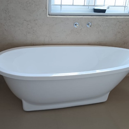 APPOLLO EGGO 5.7 X 2.6 FT. Bath Tub