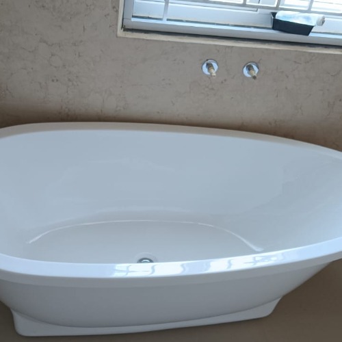 APPOLLO EGGO 5.7 X 2.6 FT. Bath Tub