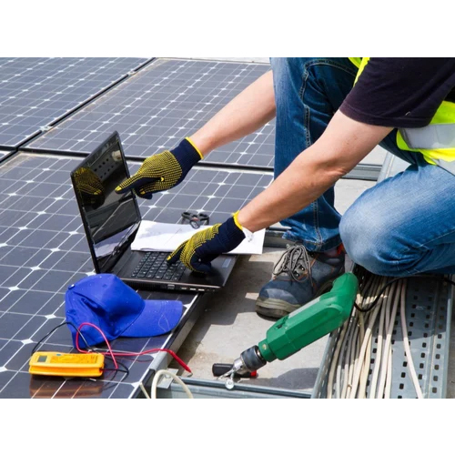 Solar Panel Maintenance Service