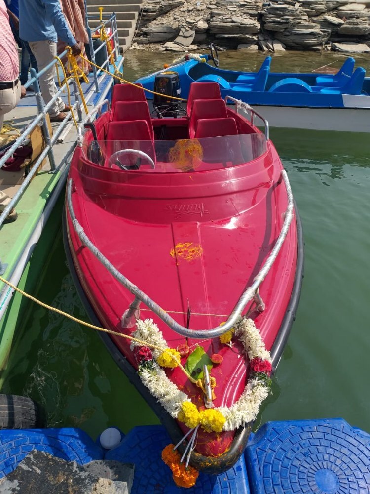 Frp Litmus Speed Boat/6 Seater Speed Boat/ 6 Seater Luxury Boat/ Six Seater Boat/ 6 Person Frp Boat/6 People Frp Boat/ Frp 6 Passenger Boat/ 6 Seater Speed Luxury Boatlitmus Speed Boat - Capacity: 500 Kg