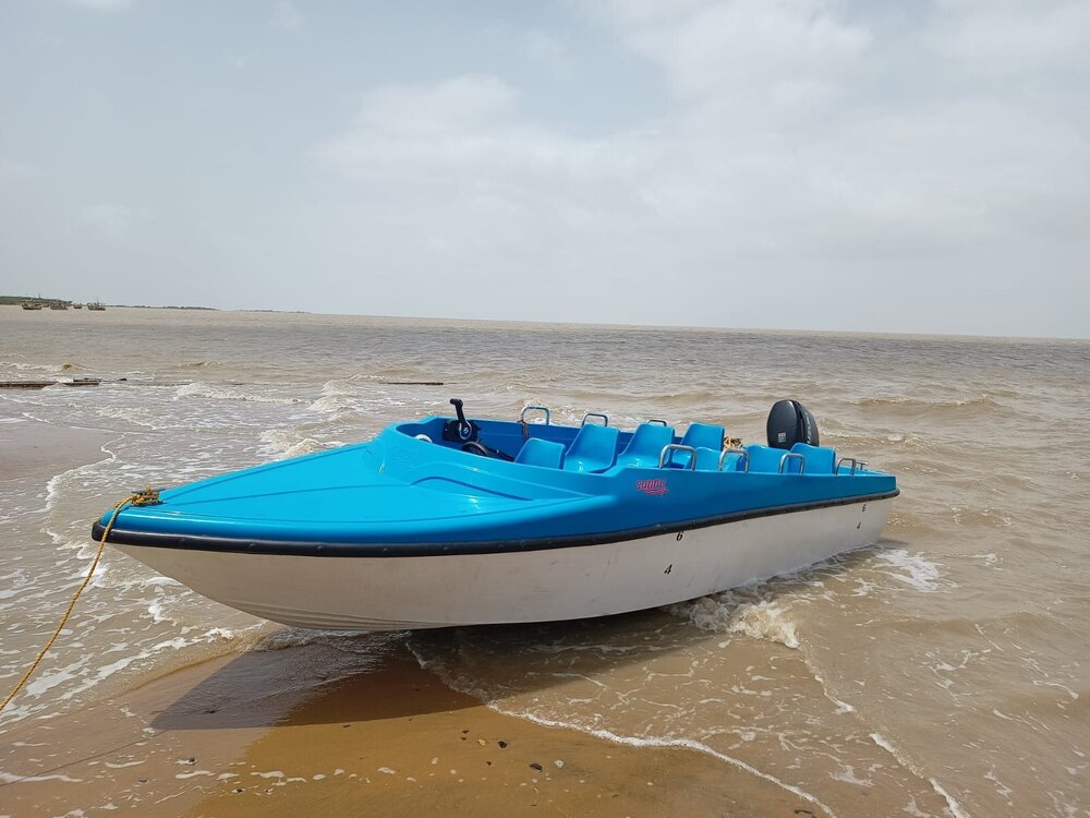 FRP Litmus speed boat/8 seater speed boat/ 8 seater luxury boat/ Eight seater boat/ 8 person FRP boat/8 people FRP boat/ FRP 8 passenger boat/ 8 seater speed luxury boat
