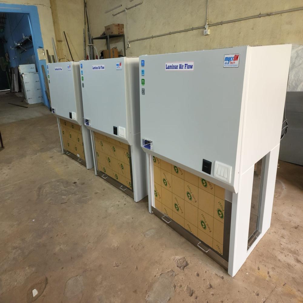 Laminar Air Flow Cabinet Ms Powder Coated & Ss 3x2 - Capacity: 700 M3/hr