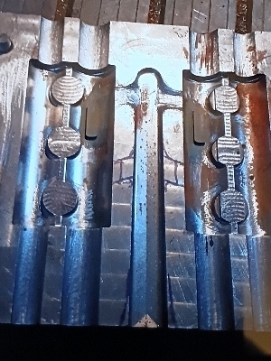 Customized Die Of P.G. Clamp - Application: Molding