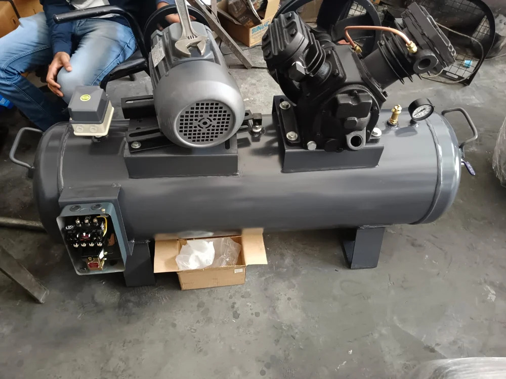 3 Hp Two Stage Reciprocating Air Compressor - Air Flow Capacity: 200 Liter (L)