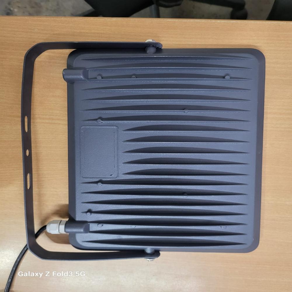 100W HYBRID FLOOD LIGHT