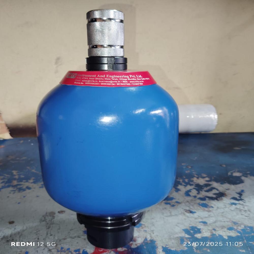 Hydraulic Acuumulator - Color: Blue