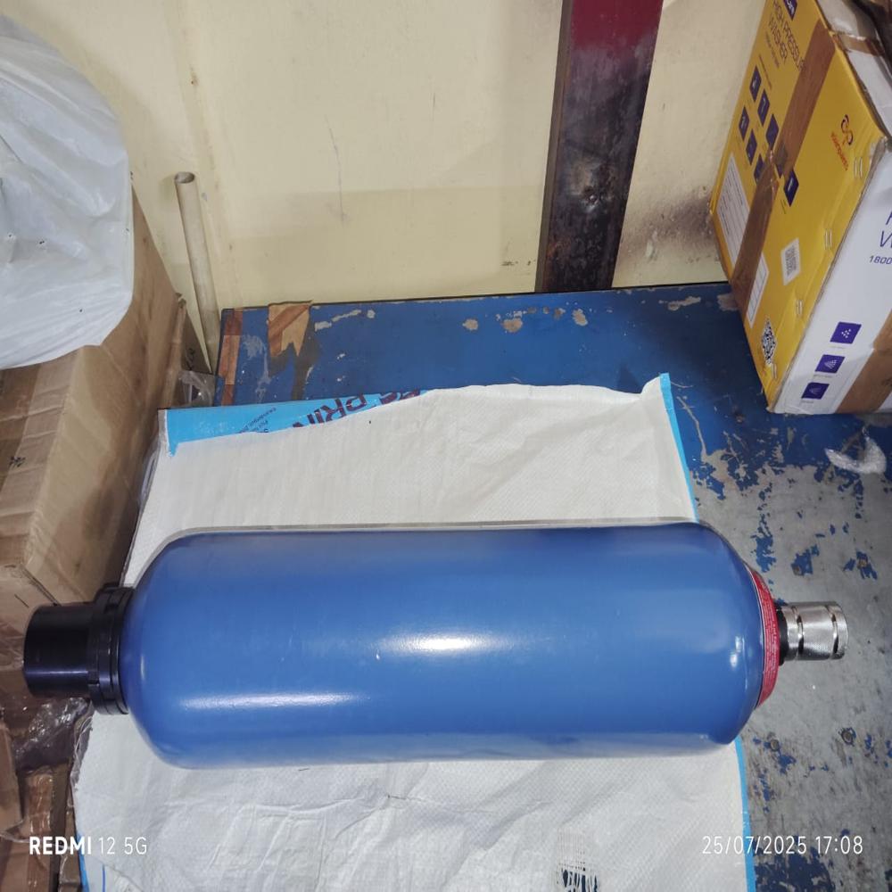 Bladder Type Accumulator - Steel Body, Standard Size, Blue Color | Hydraulic Force, Manual Power Source, Industrial Usage, Good Quality