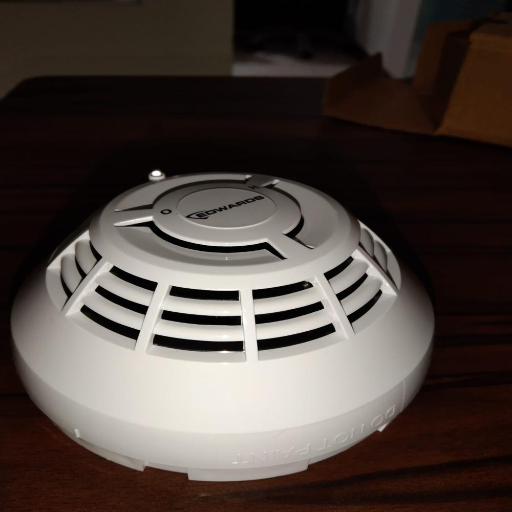 Edward SIGA-OSHD-FCN + SIGA-SB Addressable Multi Detector with Base