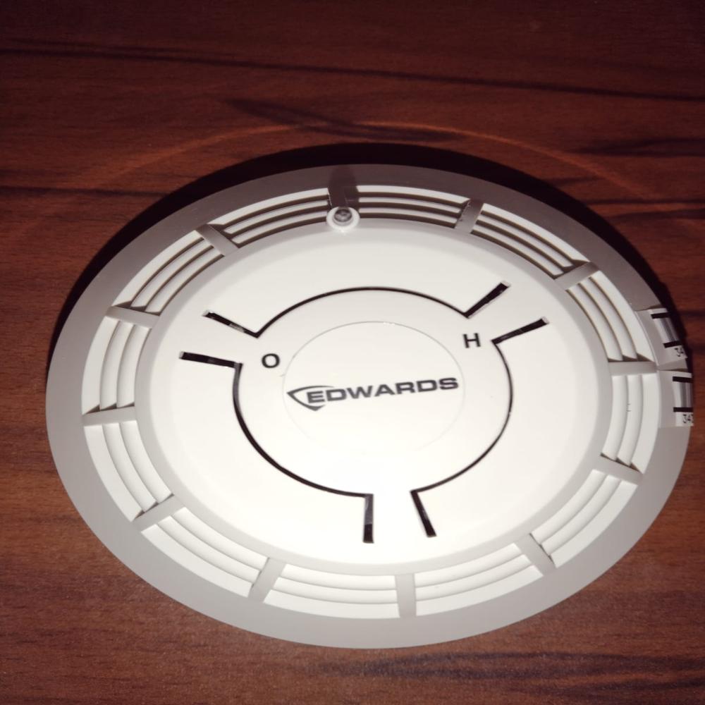 Edward SIGA-OSHD-FCN + SIGA-SB Addressable Multi Detector with Base