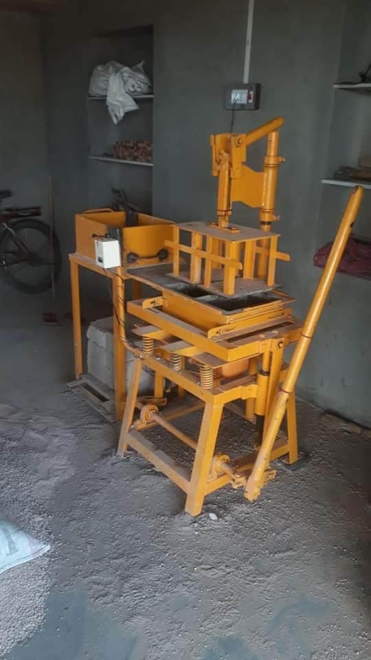 Concrete Paver Block Vibrating Table - Color: Blue And Yellow