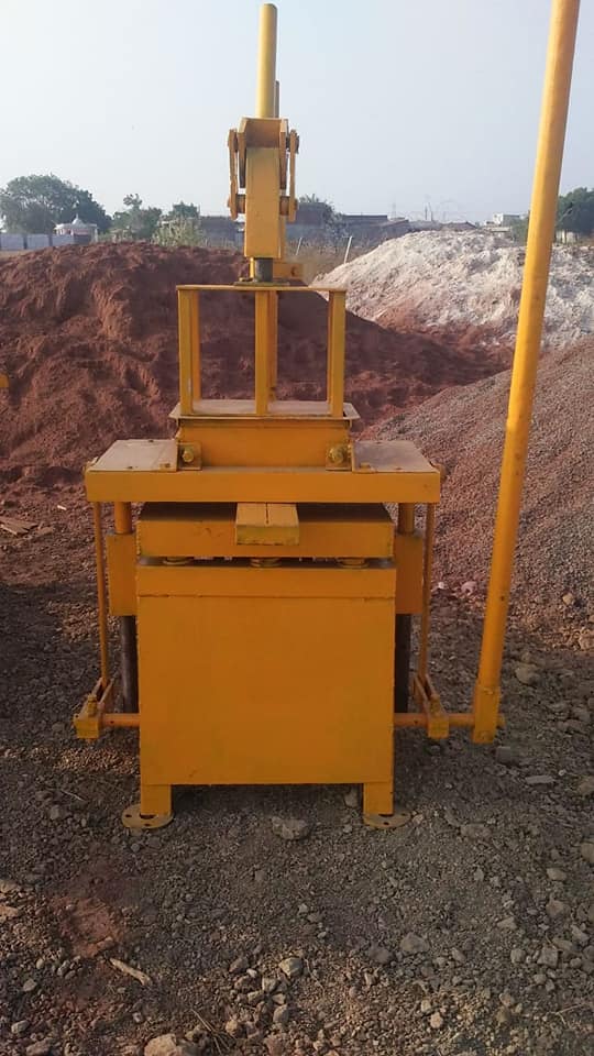 Concrete Paver Block Vibrating Table - Color: Blue And Yellow