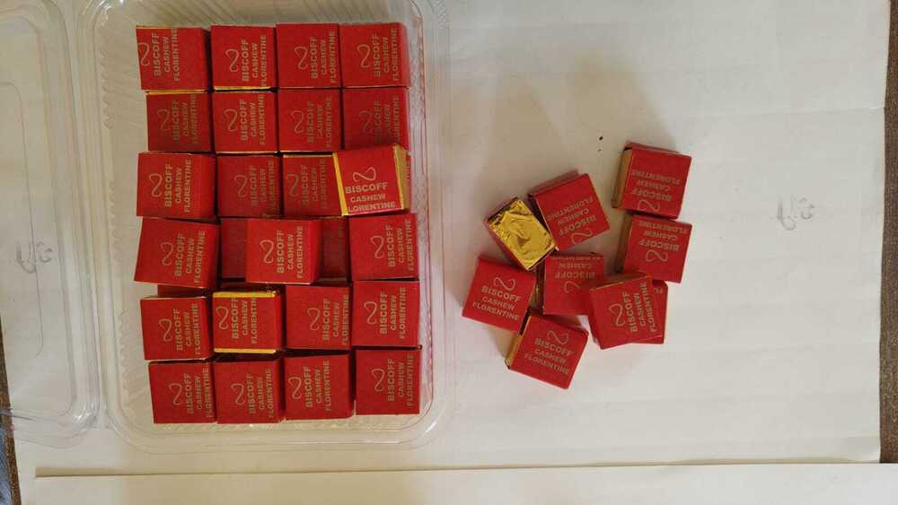 बिस्कॉफ काजू फ्लोरेनटाइन चॉकलेट्स