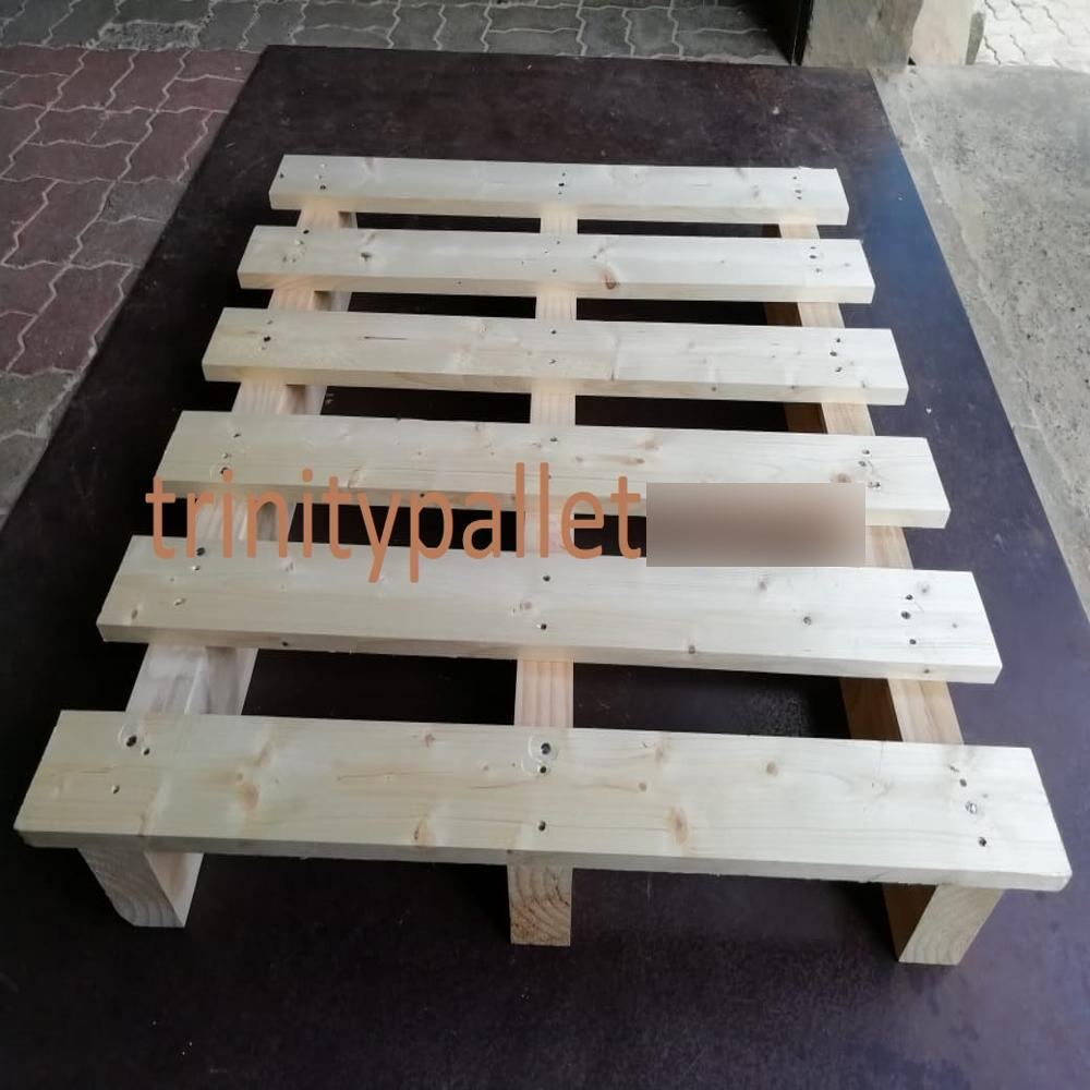 Pinewood Pallets In Wagle Midc - Color: Natural