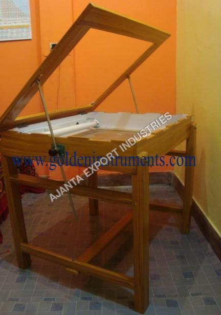 ट्रेसिंग टेबल