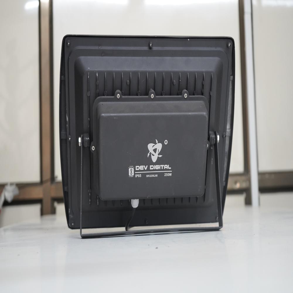 Led Flood Light - Eris 250w - Application: Outdoor And Indoor