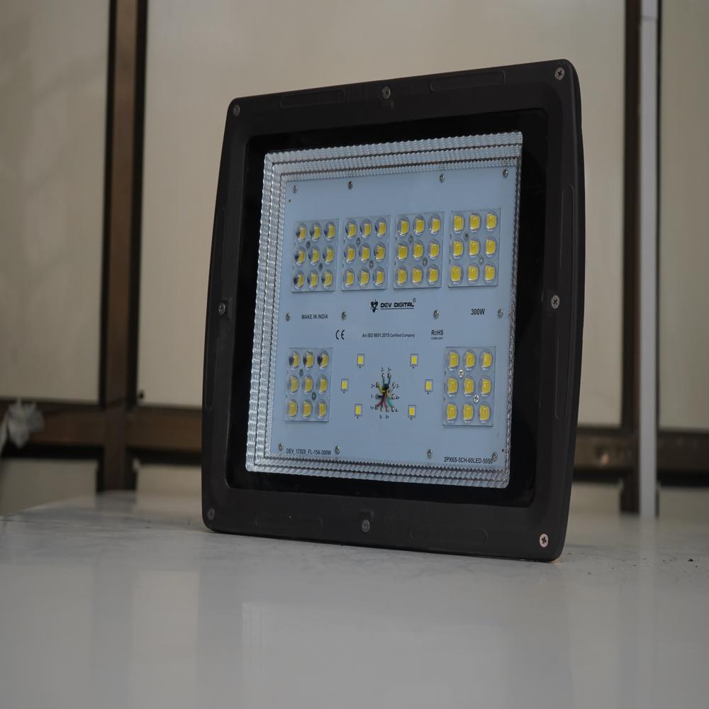 Led Flood Light - Eris 300 - Application: Outdoor And Indoor