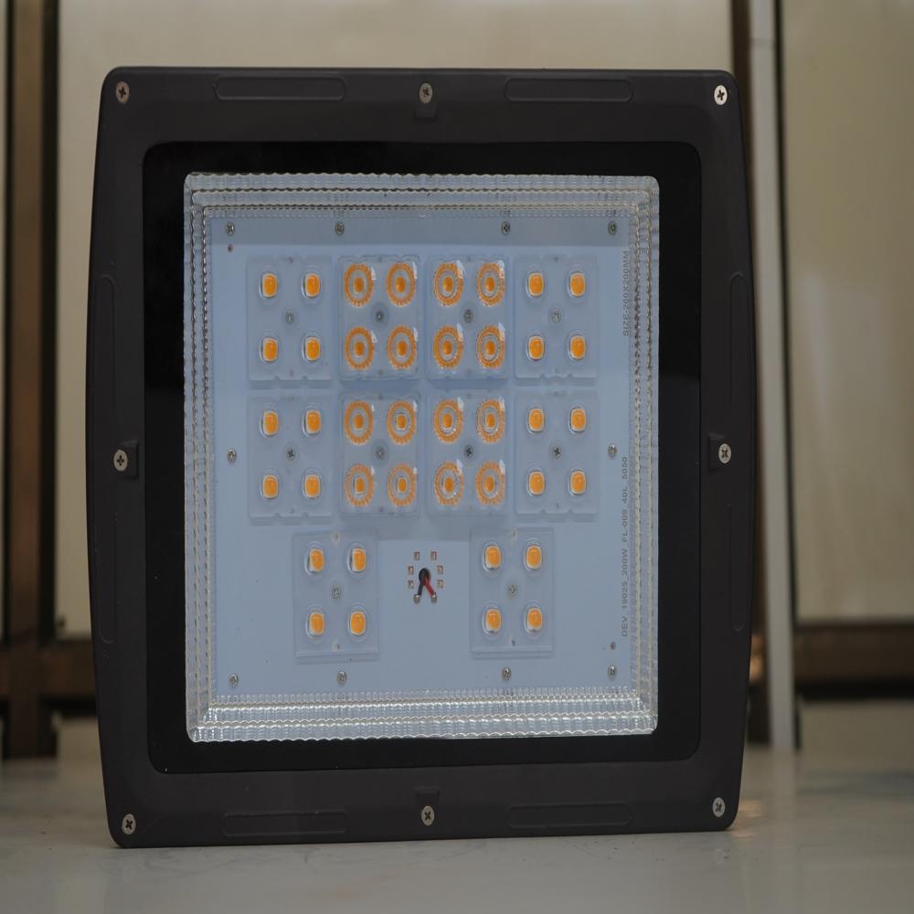 Led Flood Light - 200w Eris - Application: Outdoor And Indoor