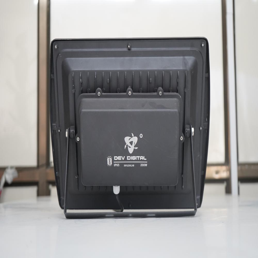 Led Flood Light - 200w Eris - Application: Outdoor And Indoor