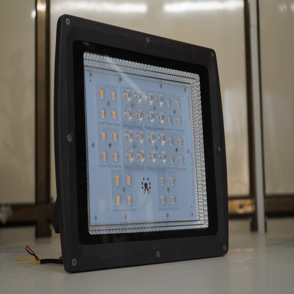 Led Flood Light - Eris 200w - Application: Outdoor And Indoor