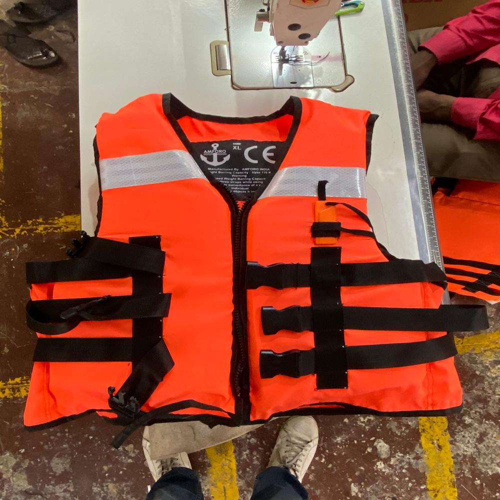  LIFE Jacket FOR SWIMMING